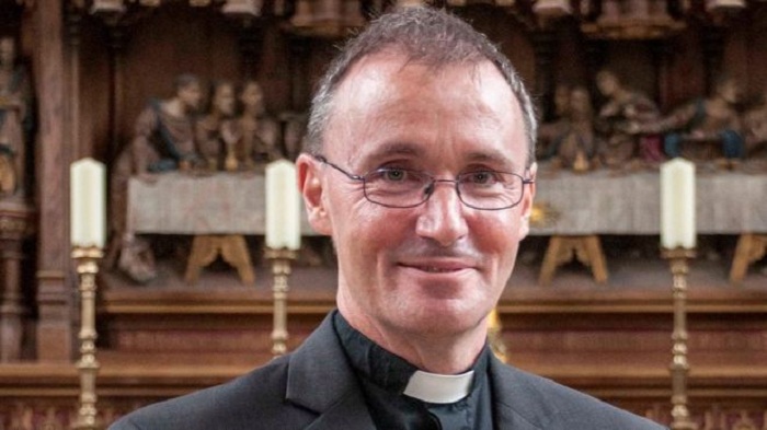 CofE bishop reveals he is in gay relationship